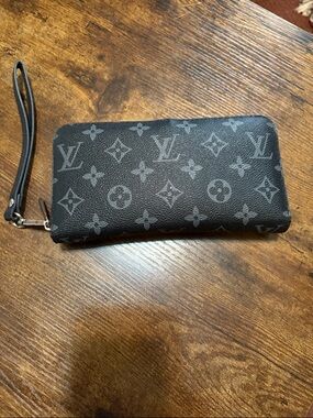 Black & gray Zip-Around Wristlet Wallet